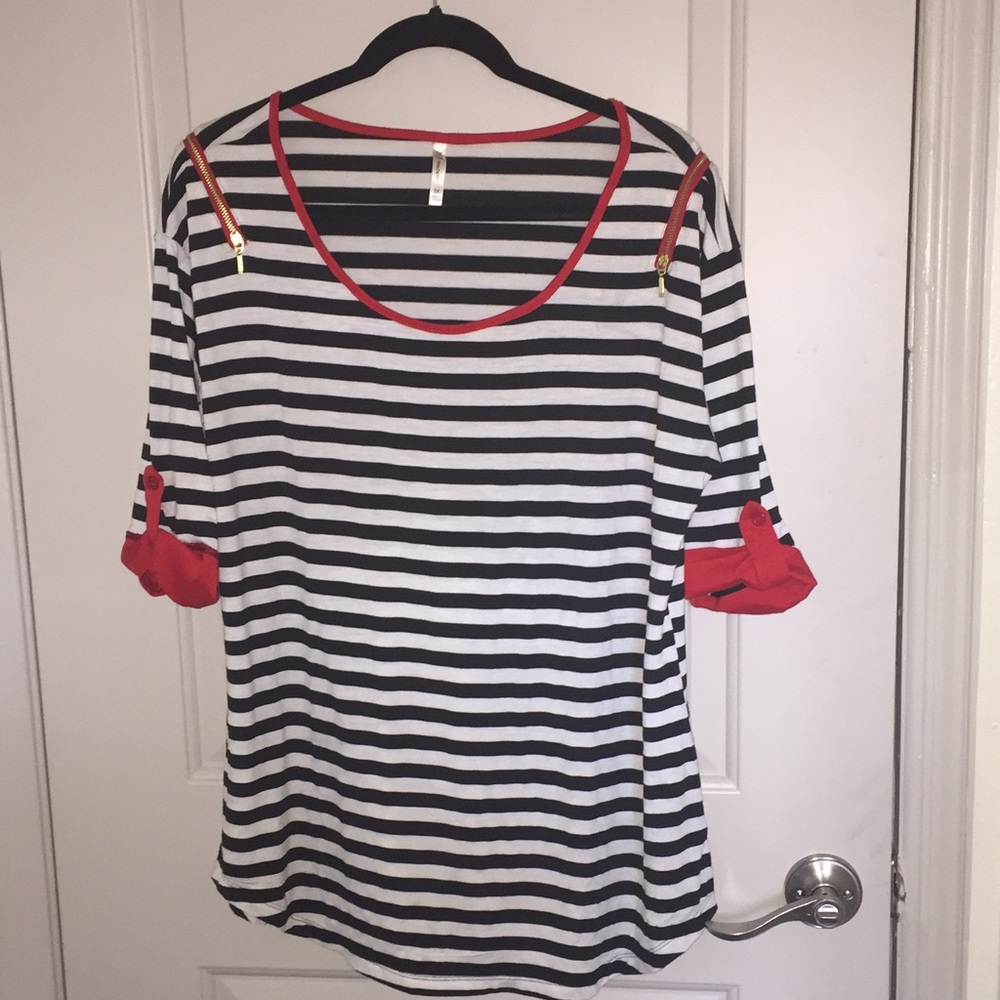 Black and white zipper shoulder top